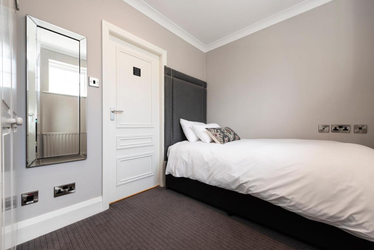 Statham Lodge Hotel Уоррингтон Экстерьер фото
